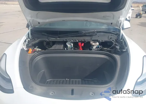 2023 Tesla Model Y Awd/Long Range Dual Motor All-Wheel Drive z USA, uszkodzony, nr VIN 7SAYGDEE9PA097396